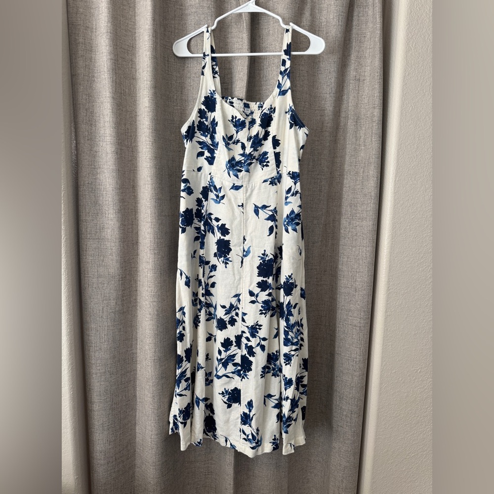 Perfect spring linen blend midi dress!
